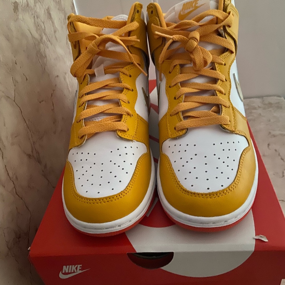 W Nike Dunk High